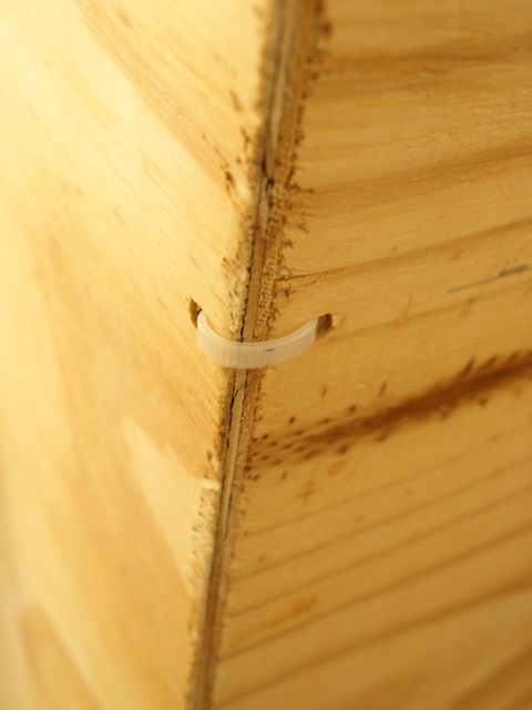 Detail Holzverbindung mit Kabelbinder