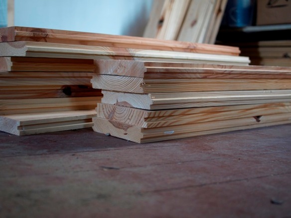 Märkische Hobeldiele, das Bauholz für das Tischgestell
